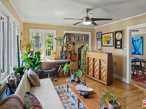 4th image of 2449 Riverside Pl