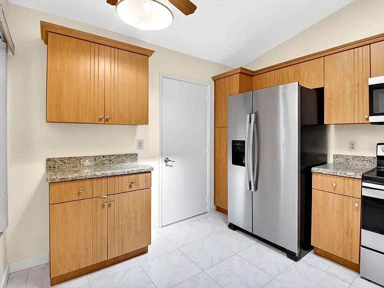 10938 Roebelini Palm Ct #B — Photo 3