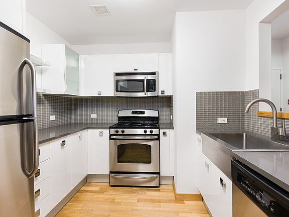 4th image of 318 Knickerbocker Ave APT 2B