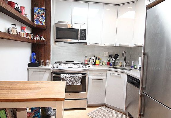 2nd image of 132 Jefferson Ave #3