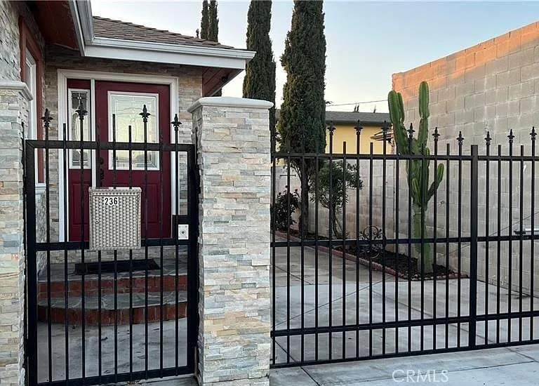 236 S Tustin St — Photo 4