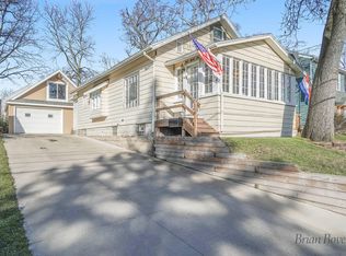 889 Beechwood St NE, Grand Rapids, MI 49505