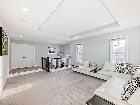 5th image of 2 N Chelsea Bay