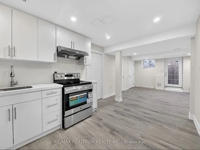 20 Ivy Green Cres — Photo 10