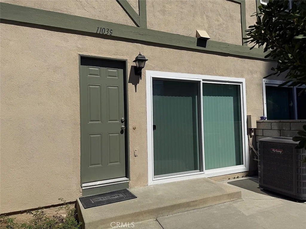2 bed, 1.5 bath, 1045 sqft, $2,650 — Photo 2
