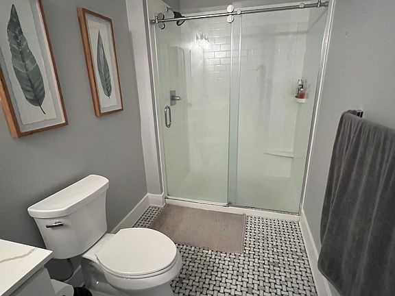 5th image of 129 N College St #402