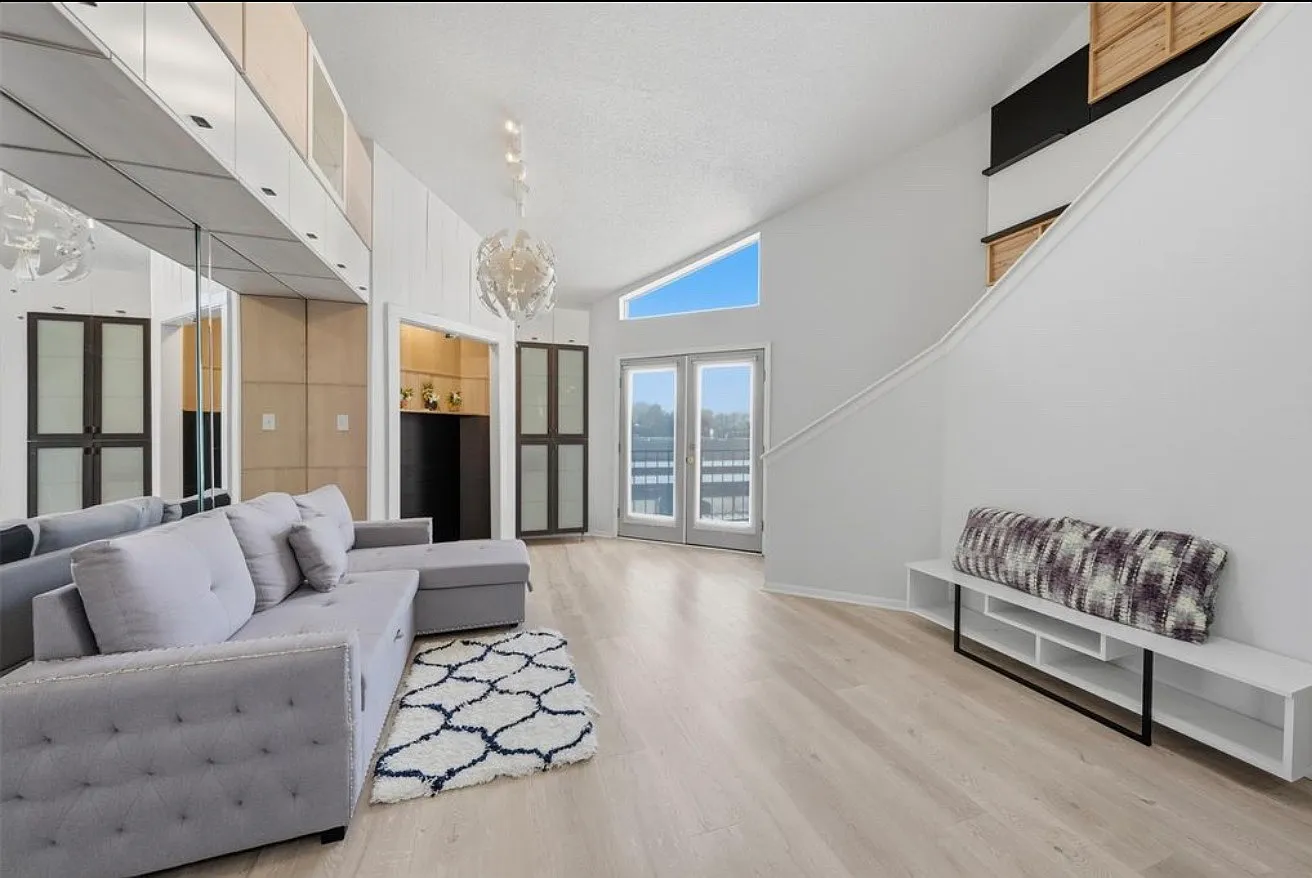 2 bed, 935 sqft, $1,500 — Photo 1