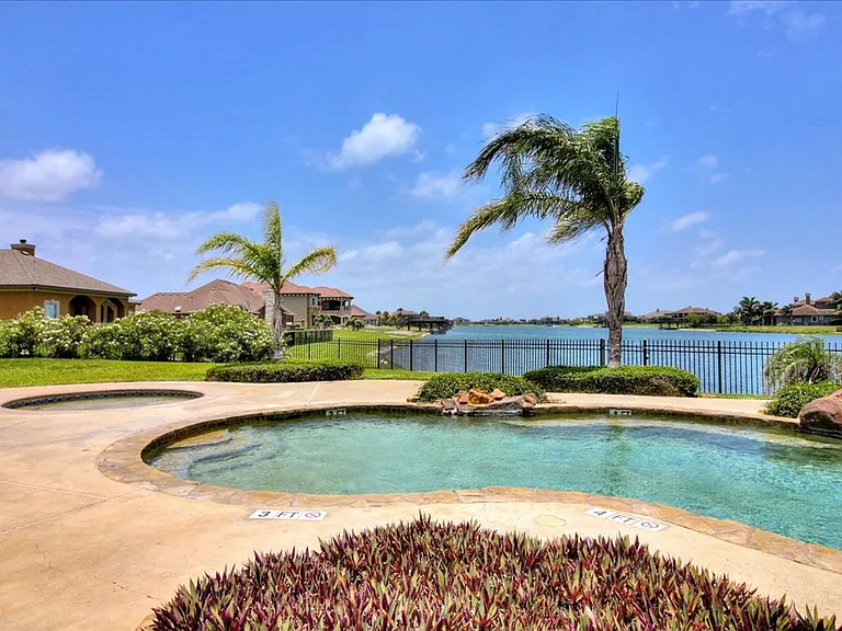 6241 Lago Vista Dr — Photo 66