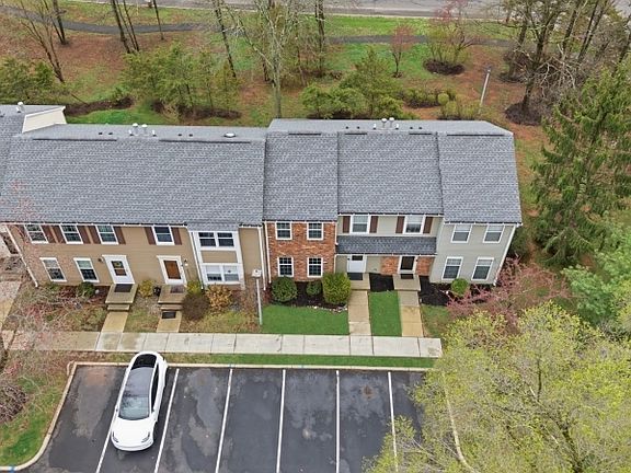 3rd image of 72 Boxgrove Place
