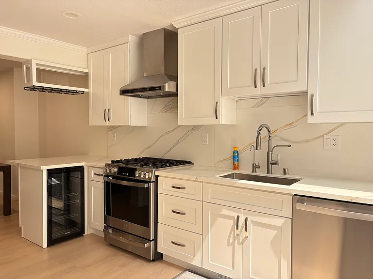 414 Galleria Dr #4 — Photo 1