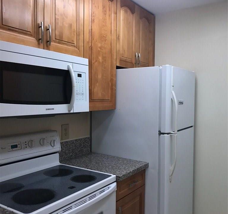 1st image of 10216 Twin Lakes Dr