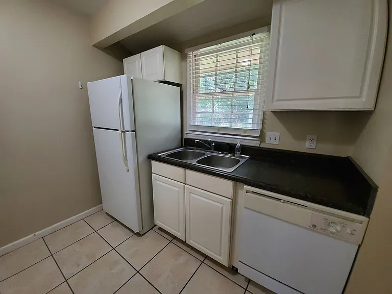 105 Springdale Rd — Photo 9