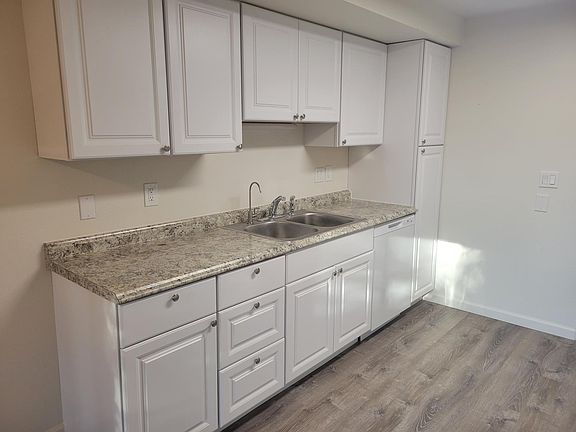 5th image of 1608 SE 145th Ct