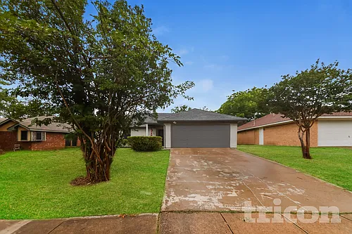 3910 Lillie St Photo 1