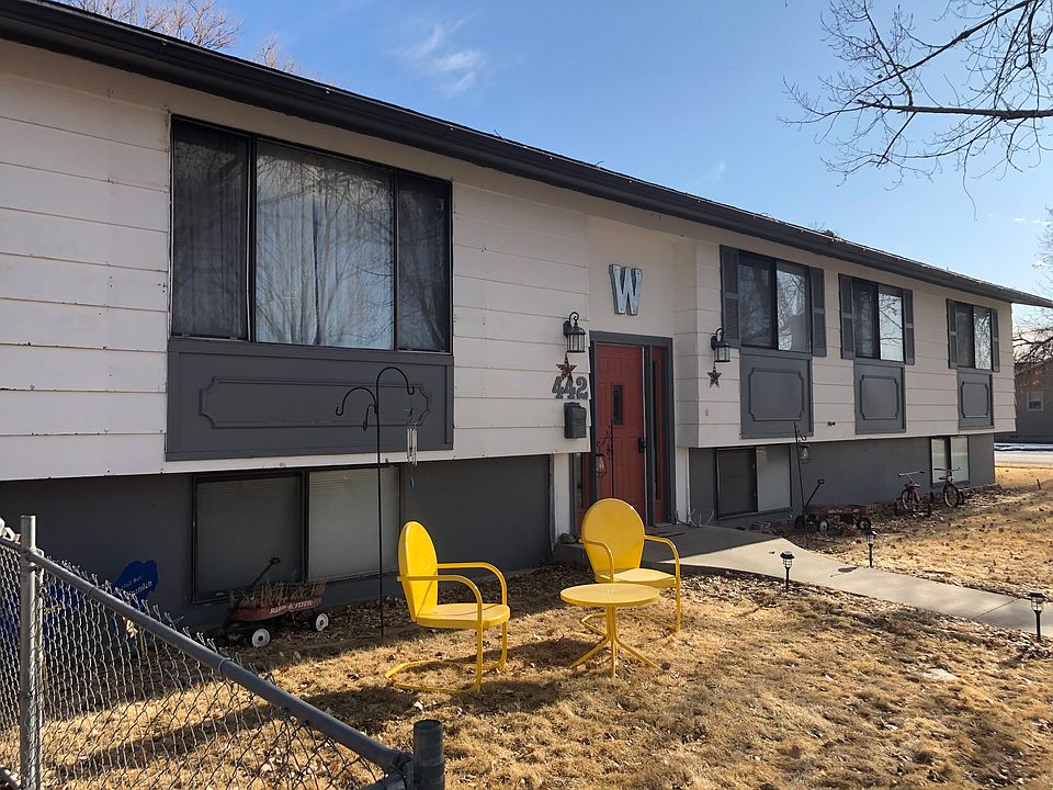 1st image of 442 3rd Ave N