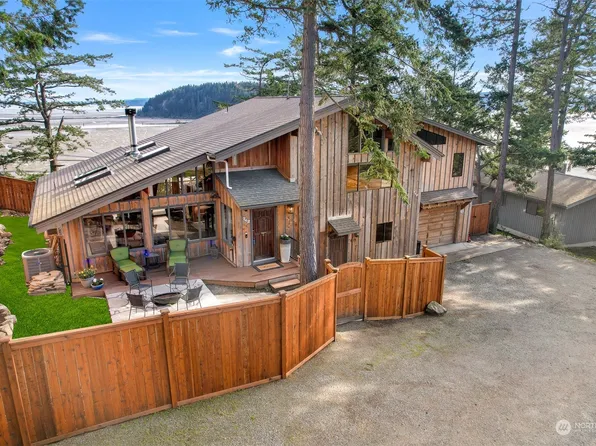 742 Tillamuk Drive, La Conner, WA 98257