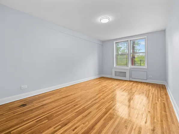 601 Kappock Street image 3 of 11