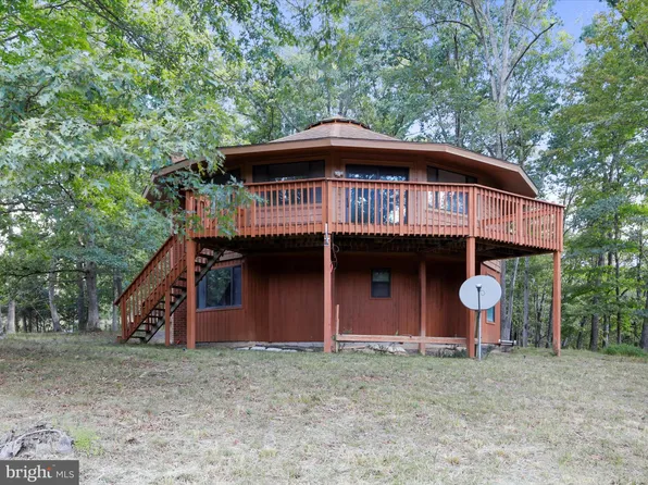 341 White Oak Trl, Paw Paw, WV 25434