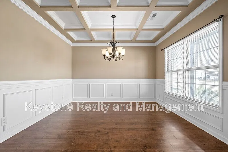 4 bed, 3.0 bath, 2610 sqft, $2,250 — Photo 3