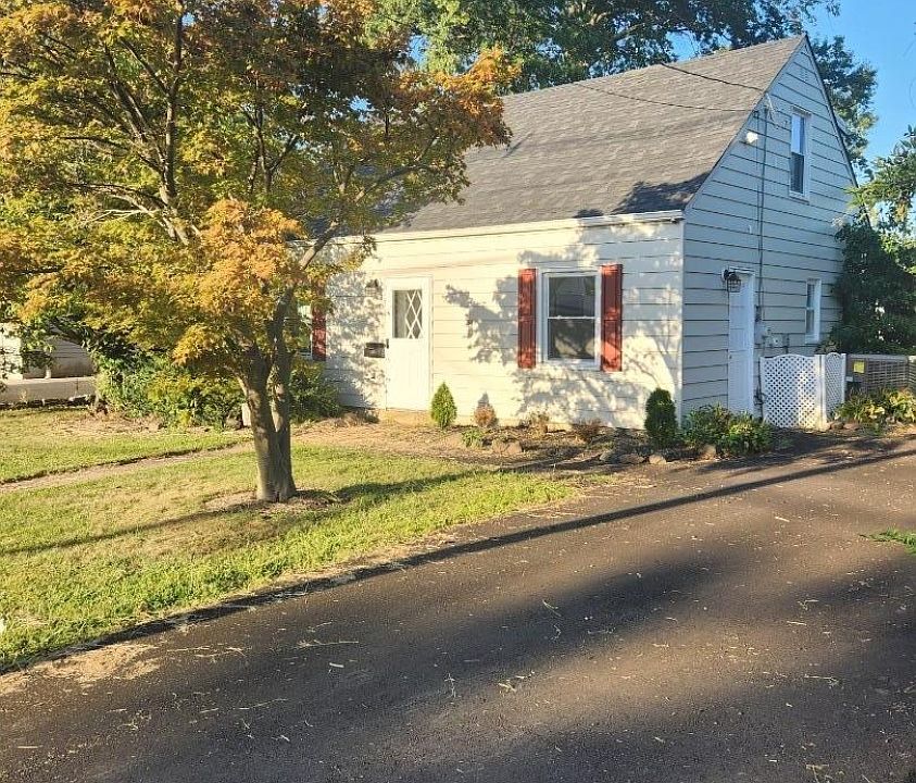 1st image of 223 Plainfield Ave