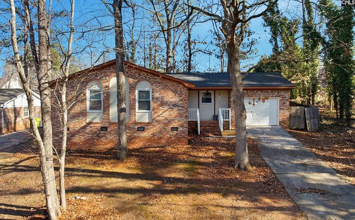 1st image of 204 Ashwood Dr