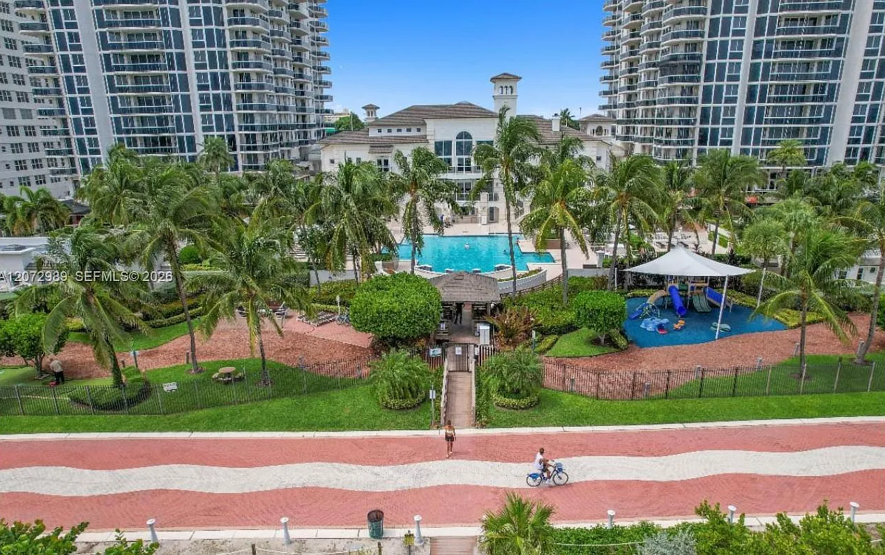 Green Diamond Condo — Photo 2