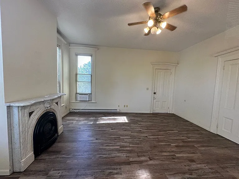 226 N 14th St #1400 — Photo 8