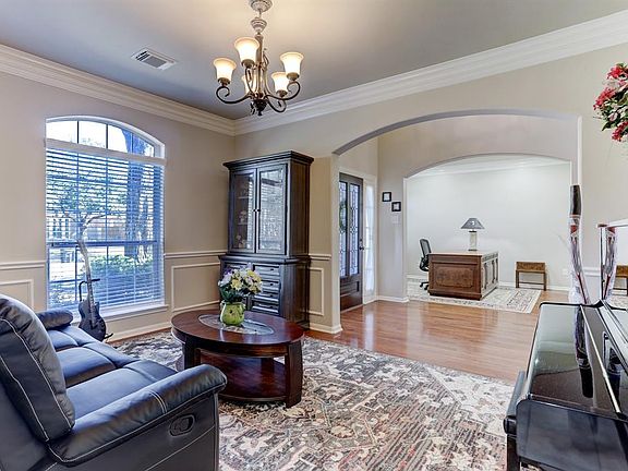 Formal dining or sitting area