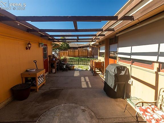 5th image of 414 Chamberlin Pl