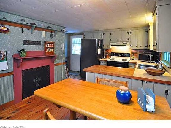 5th image of 70 Cedar Ln