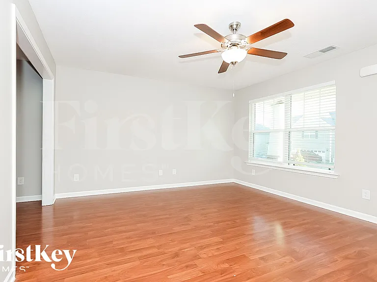 2116 Preserve Cir — Photo 4