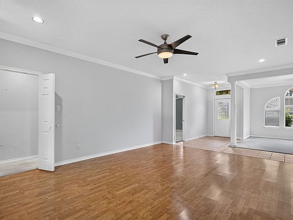 5th image of 10520 Woodland Dr