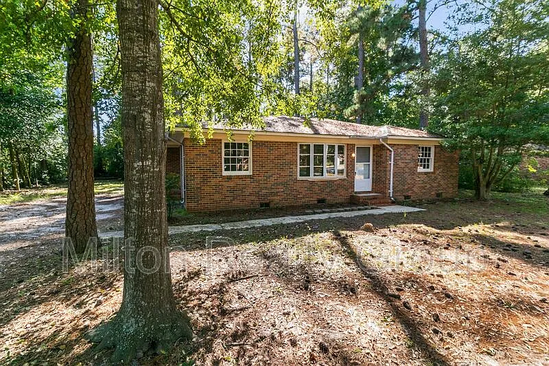 3 bed, 1.0 bath, 1166 sqft, $1,250 — Photo 3