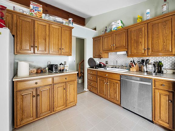 2nd image of 1924 Indian Trail Dr