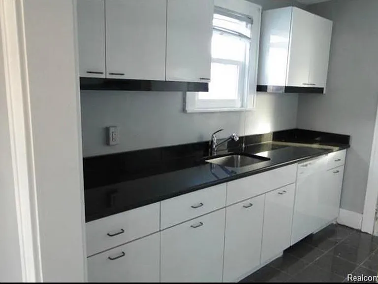 315 W 6th St #5 — Photo 3