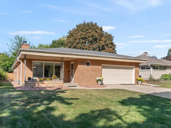 10030 West Fiebrantz AVENUE, Milwaukee, WI 53222