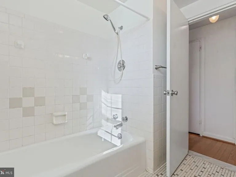 310 Ridgemede Rd #302 — Photo 18