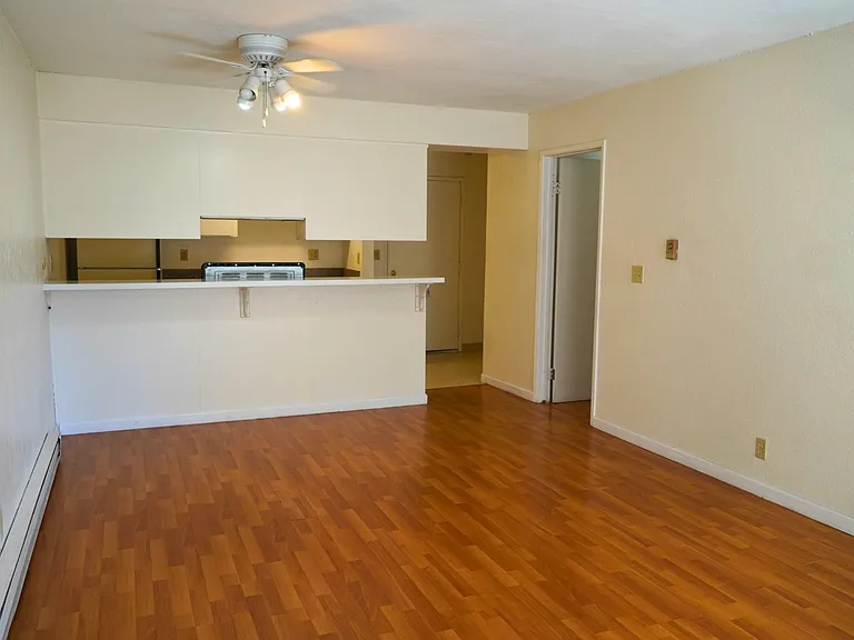Cannery Apartments — Photo 9
