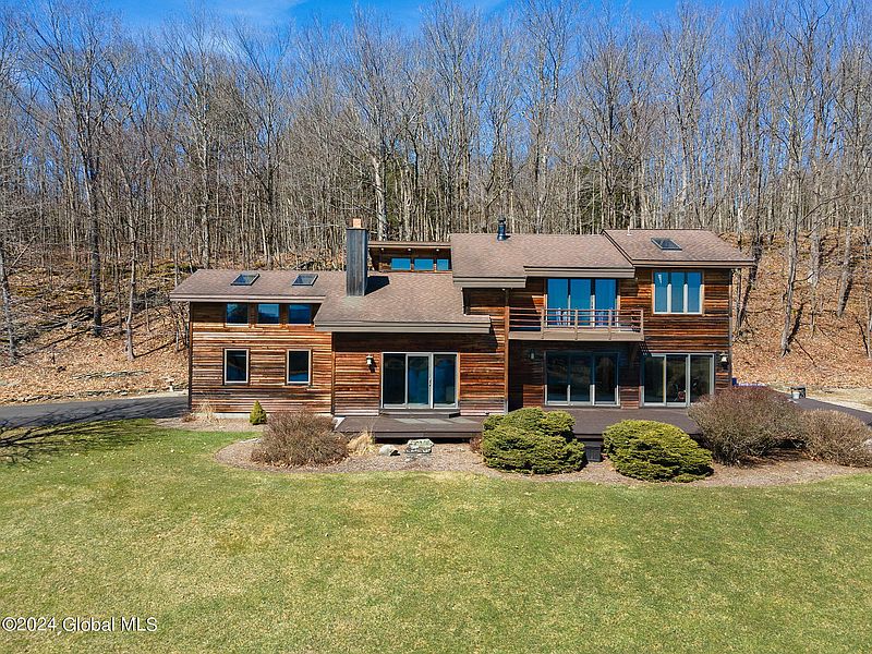 2nd image of 618 Humphrey Road