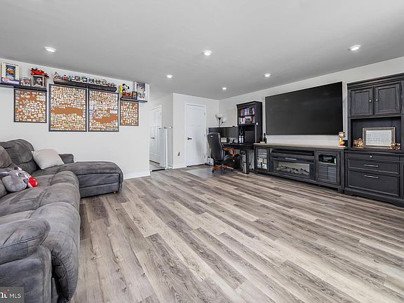 3rd image of 246 Freedom Way