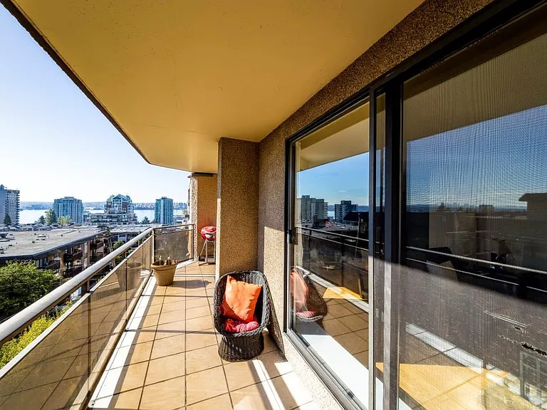 444 Lonsdale Ave — Photo 14