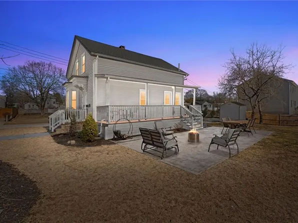 2 Main St E, Riverside, RI 02915