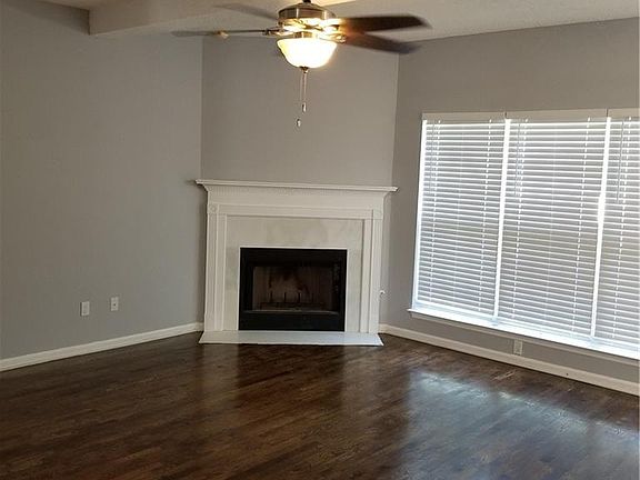 3rd image of 30 Sweetwater Pl