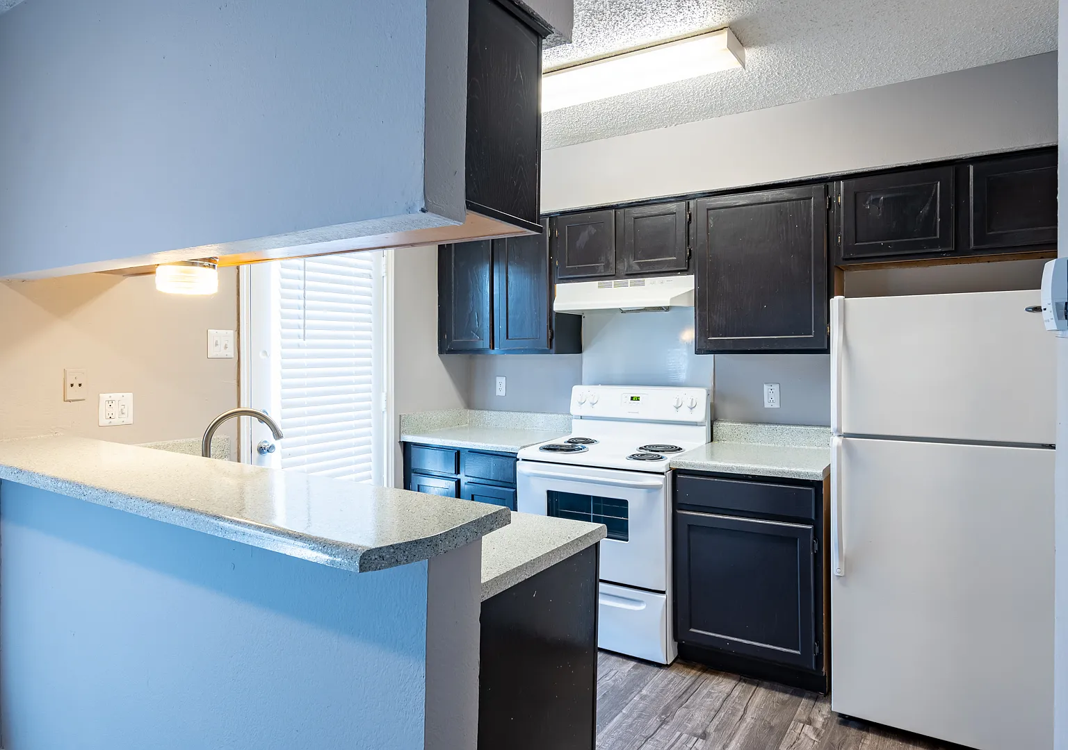 La Prada Place Apartments — Photo 2