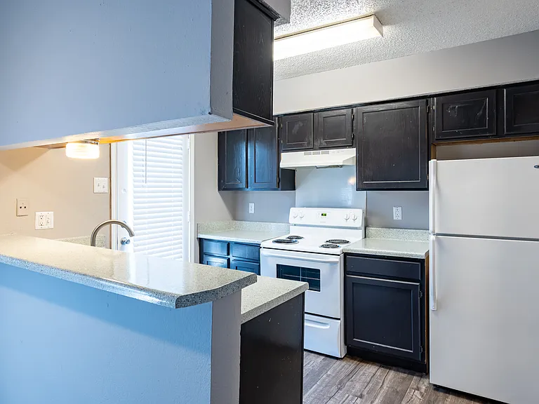 La Prada Place Apartments — Photo 2