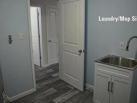 5th image of 817 N Franklin St