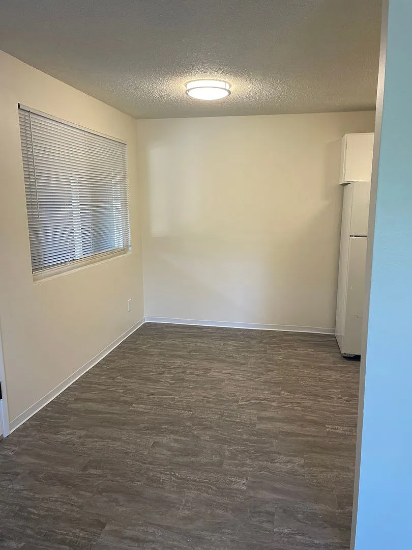 Building Photo - 10619 E Riverside Dr #10620