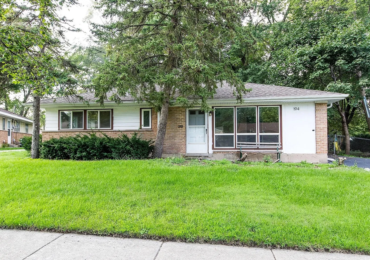 194 Shabbona Dr photo 1