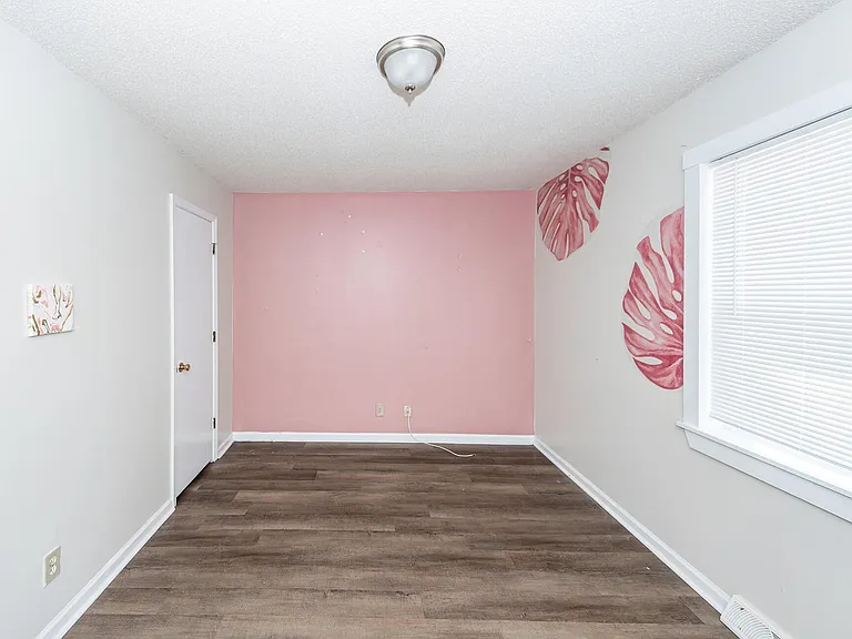 444 Academy Rd — Photo 14