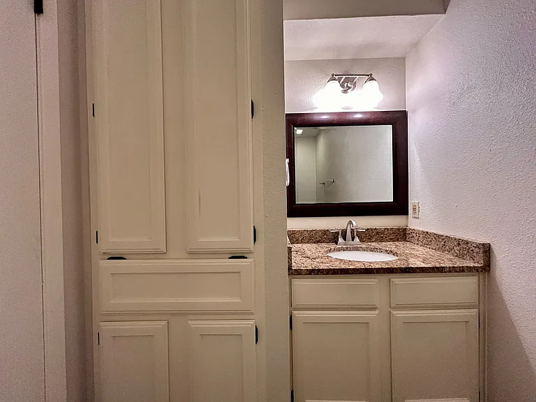 2103 Courtney St — Photo 14